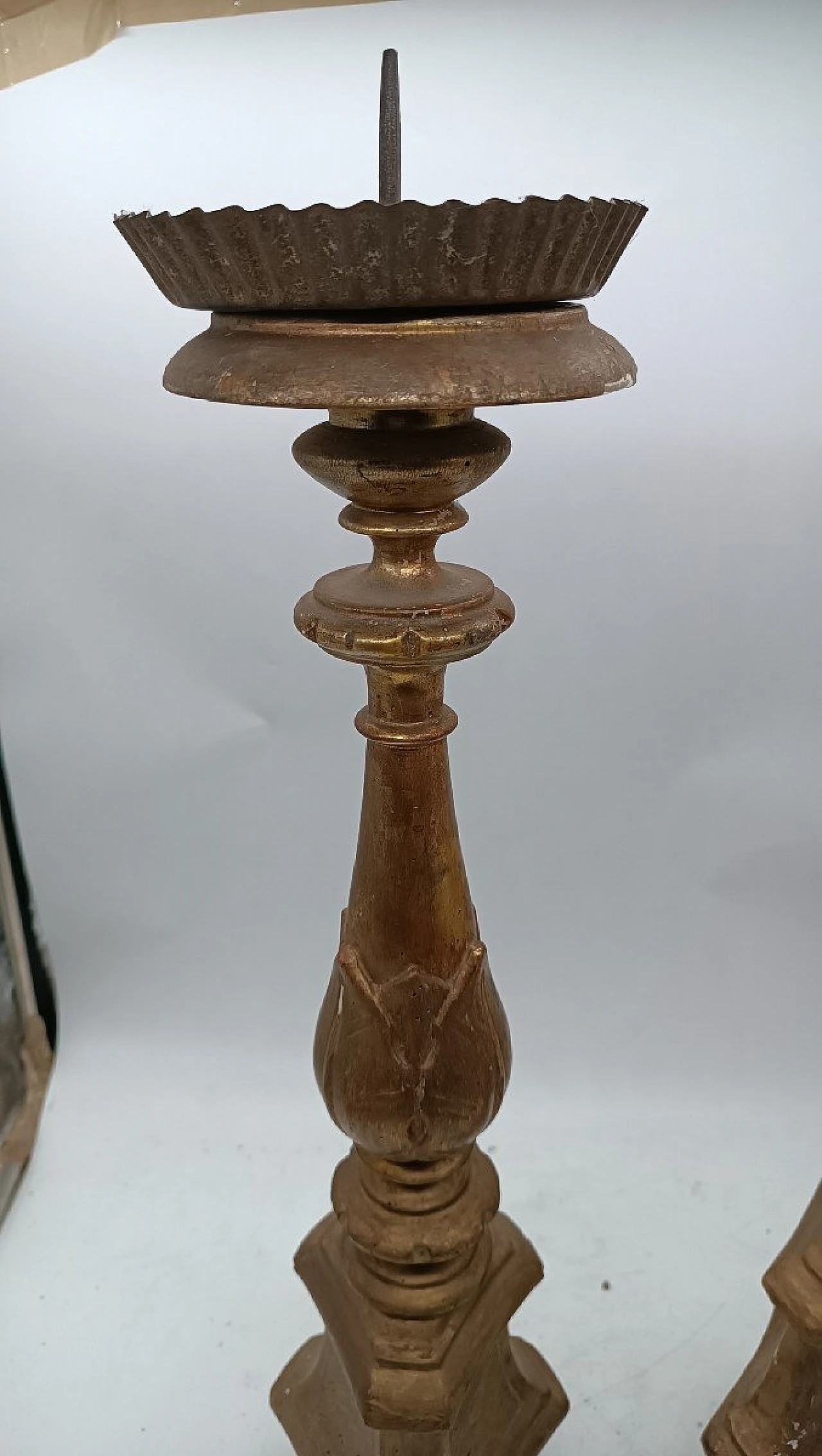 Pair of gilded wood candlesticks, early 19th century 6