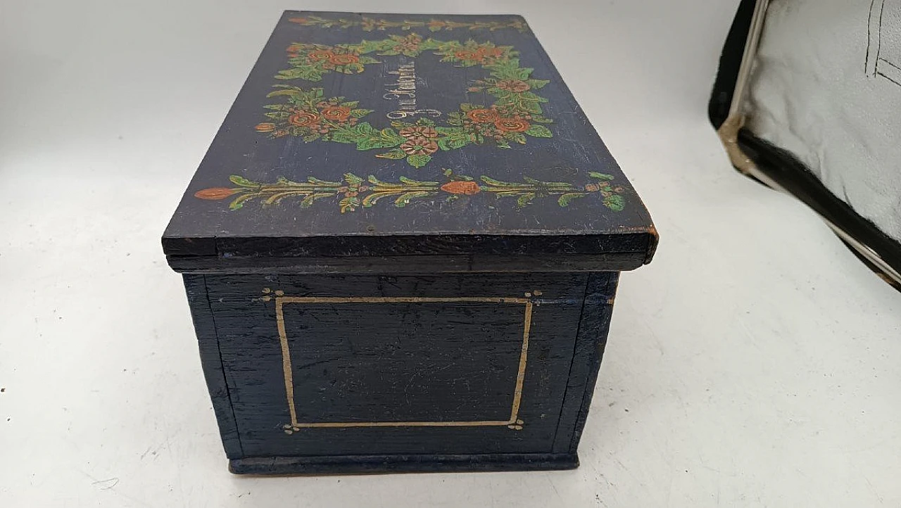 German painted wood jewelry box with floral motifs, 19th century 5