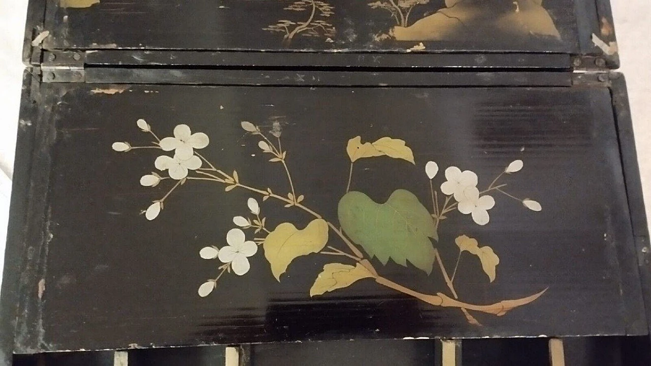 Napoleon III chinoiserie-painted wood jewelry box, late 19th century 6