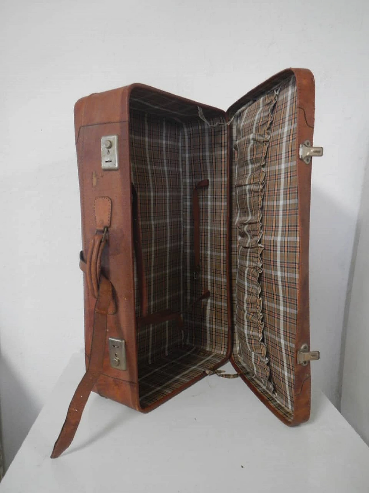 Leather suitcase, 1970s 3