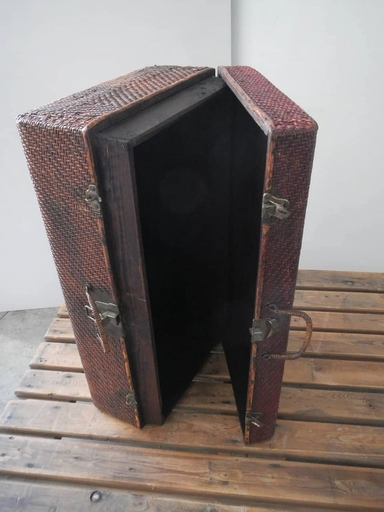 Wood and wicker trunk, 1940s 3