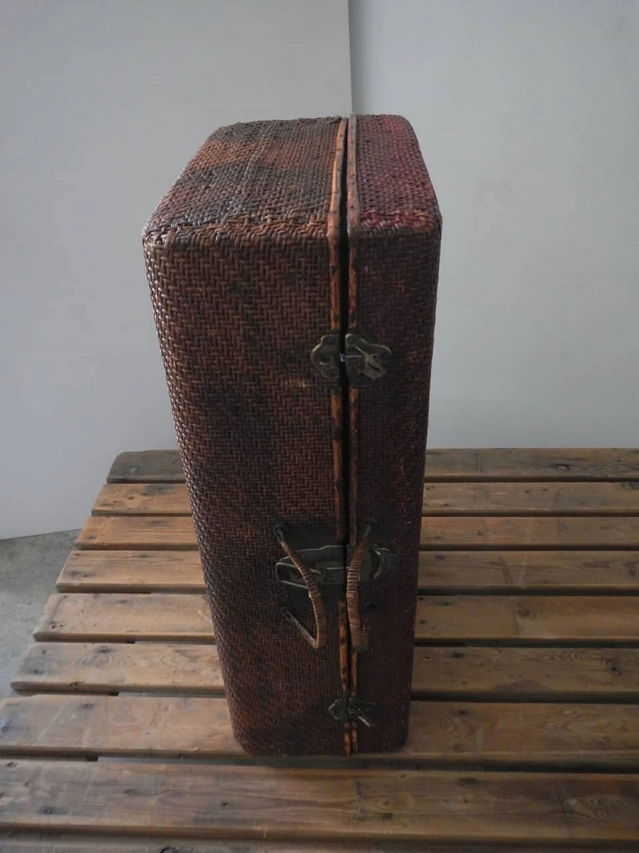 Wood and wicker trunk, 1940s 4