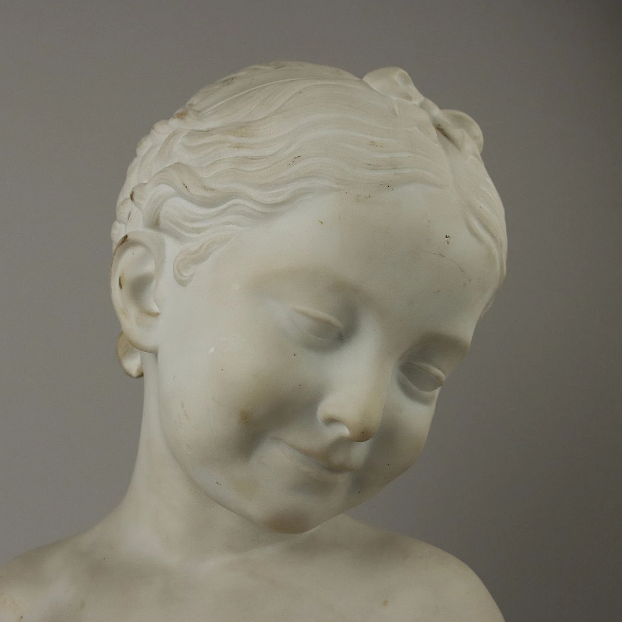 Bust of a young girl in white marble, mid-19th century 3