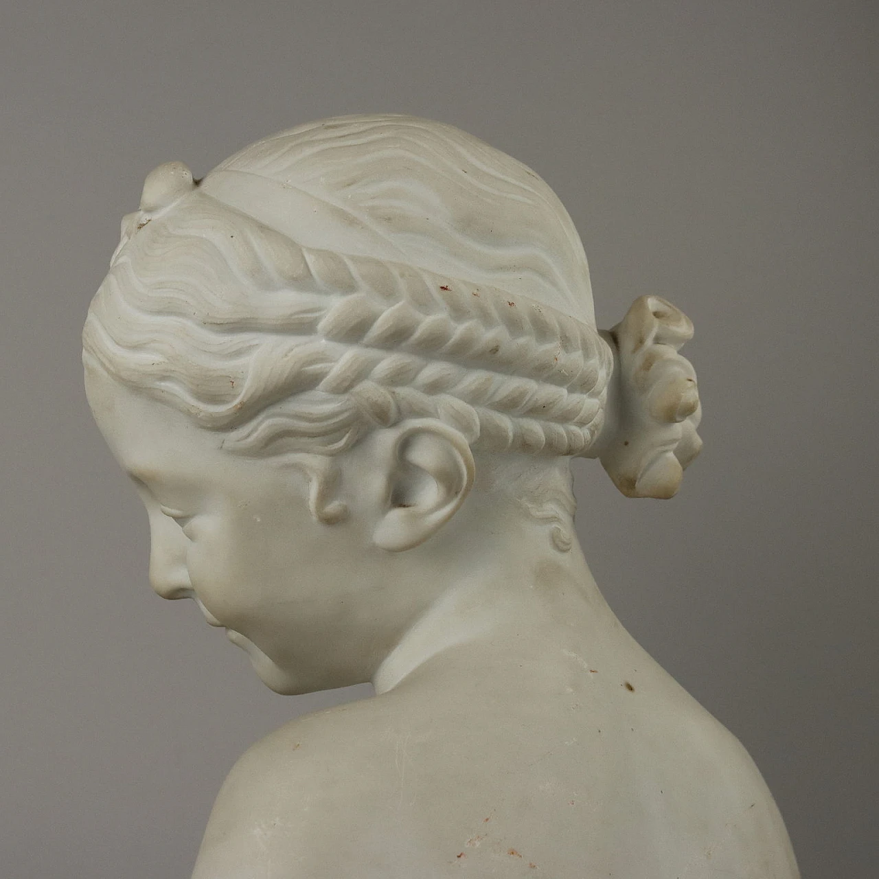 Bust of a young girl in white marble, mid-19th century 5