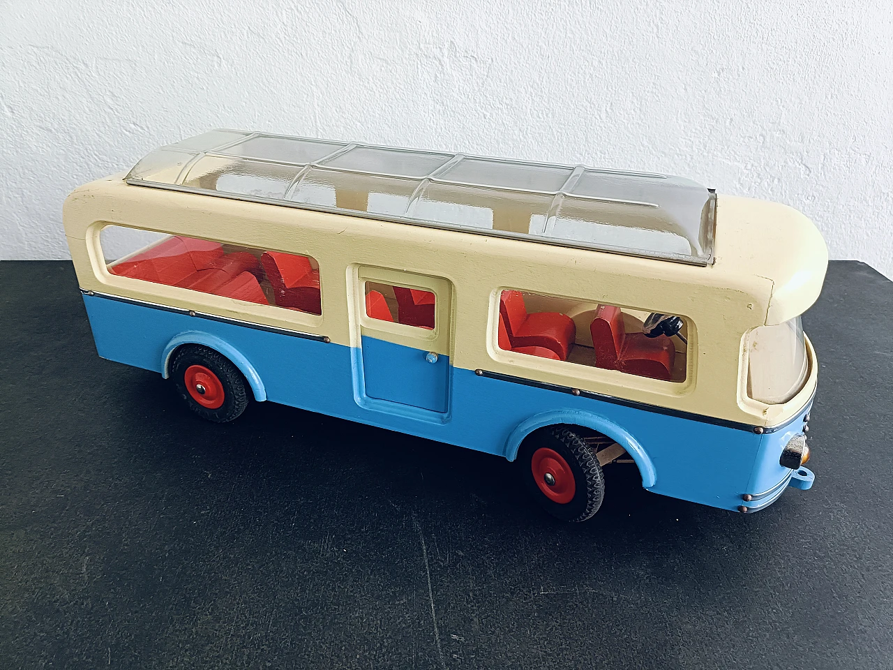 Hedo wooden bus, 1950s 1