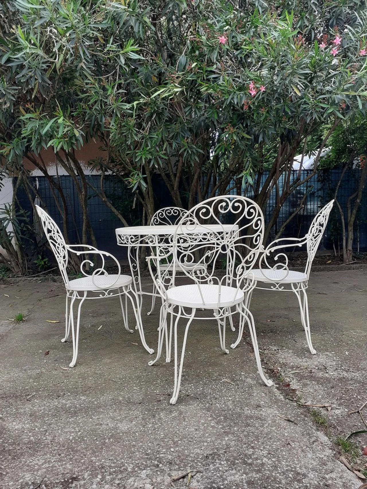 4 Iron chairs and table, 1970s 2