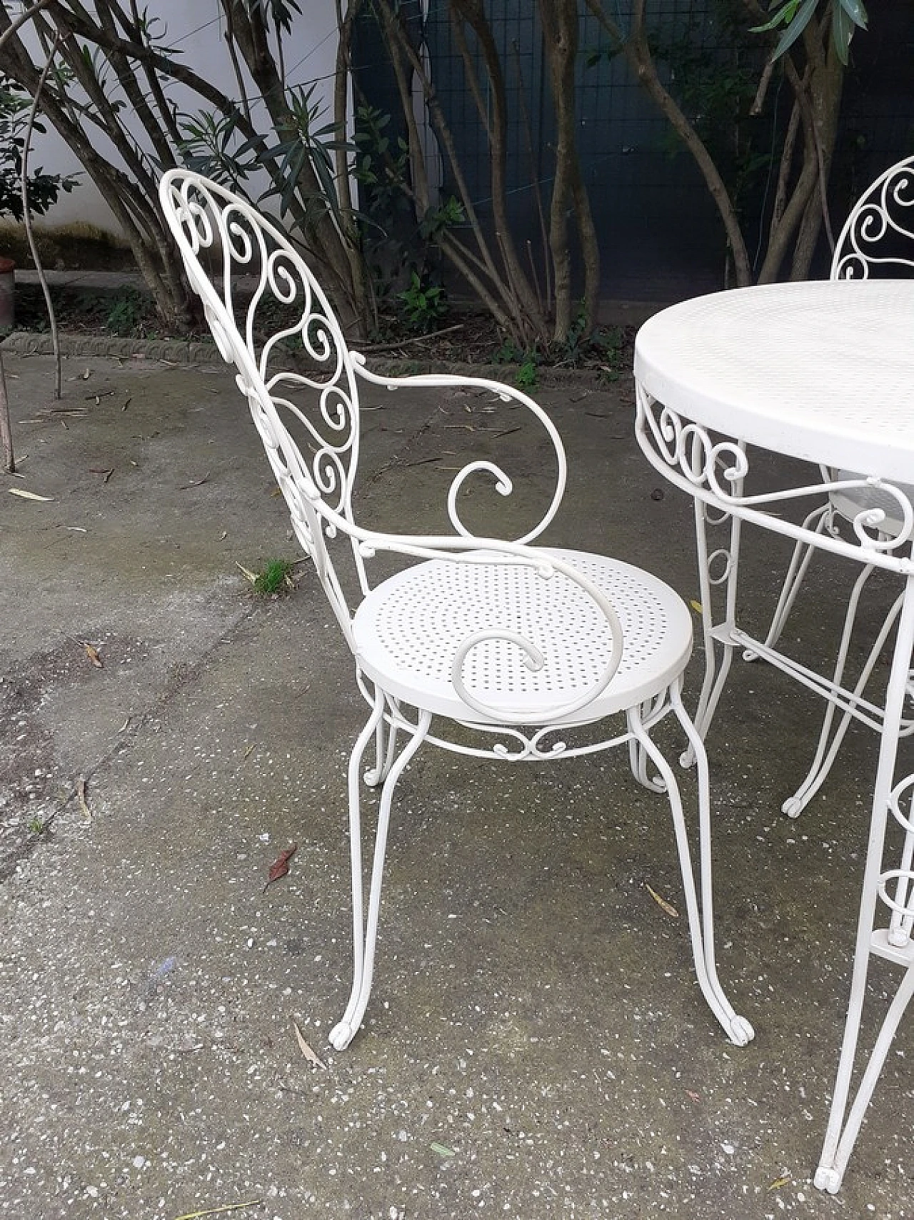 4 Iron chairs and table, 1970s 10