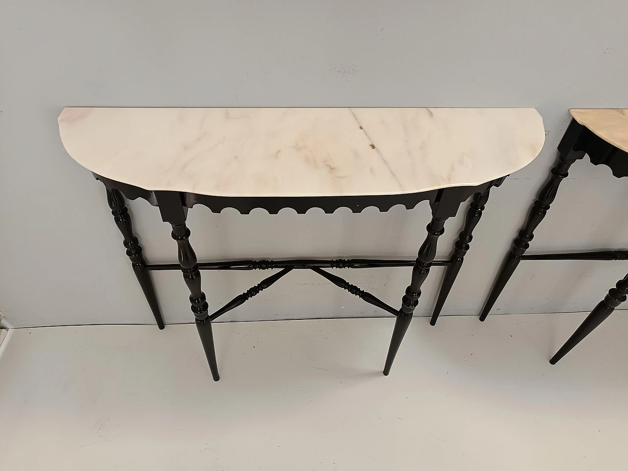 Consolle in faggio nero laccato e piano in marmo bianco, anni '50 6