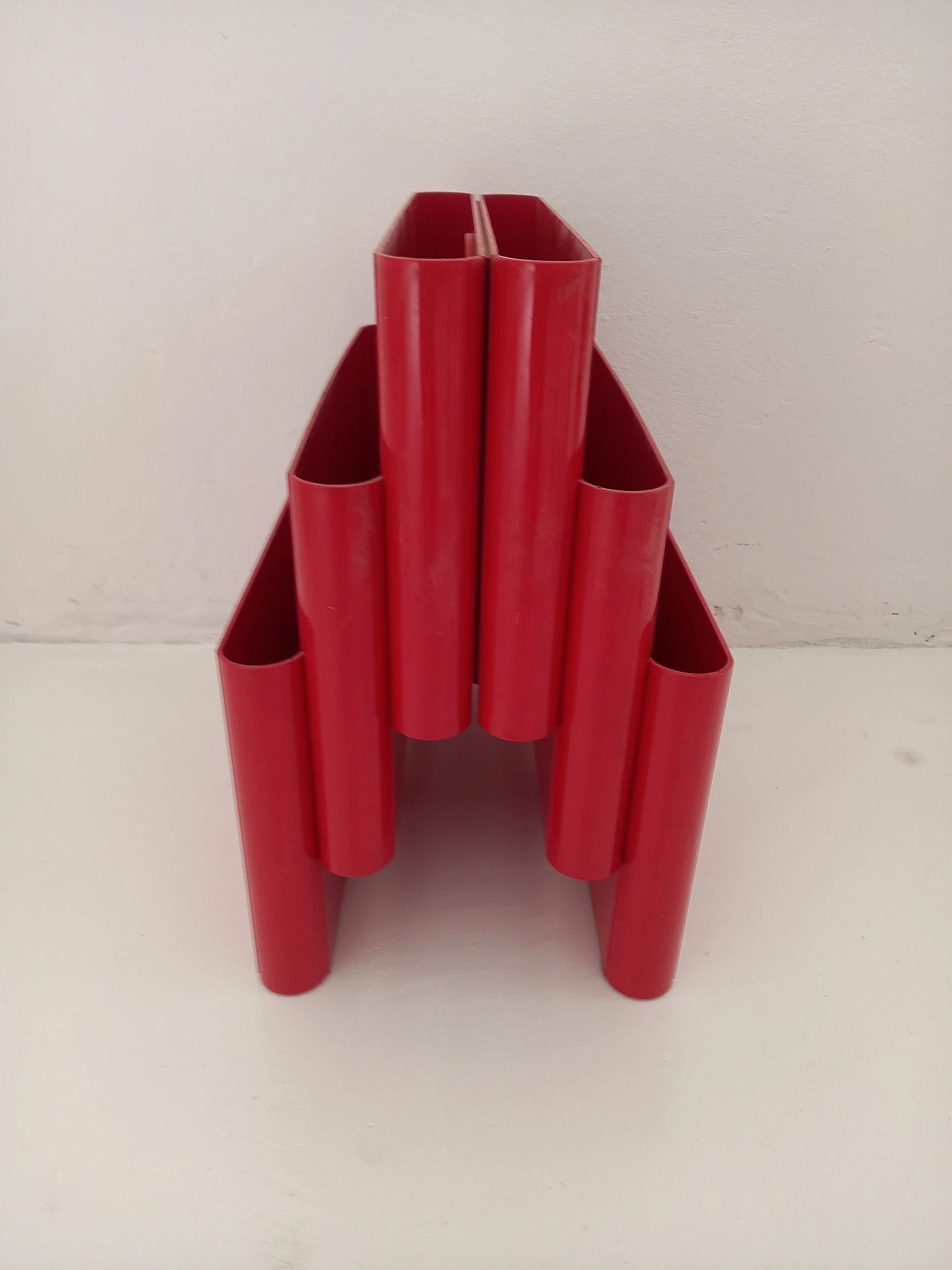 Magazine rack 4675 red by Giotto Stoppino for Kartell, 1970s 2