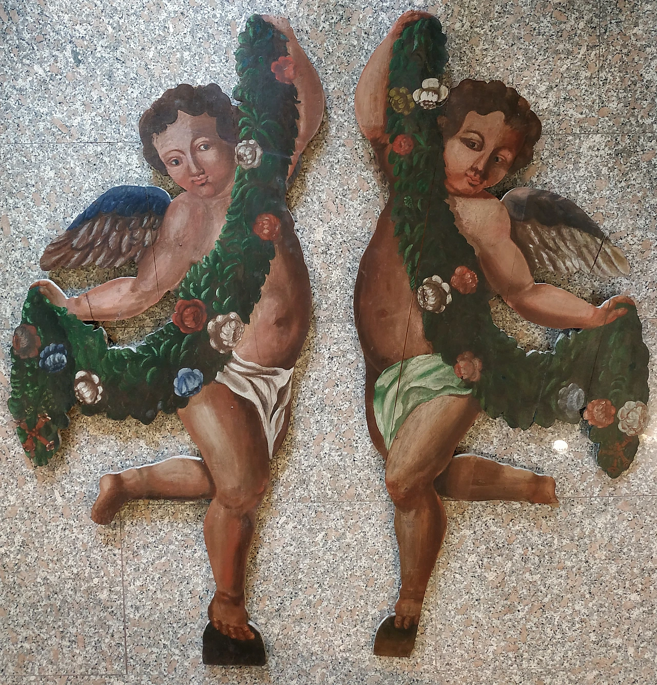 Pair of moulded angel panels in painted fir, 18th century 3