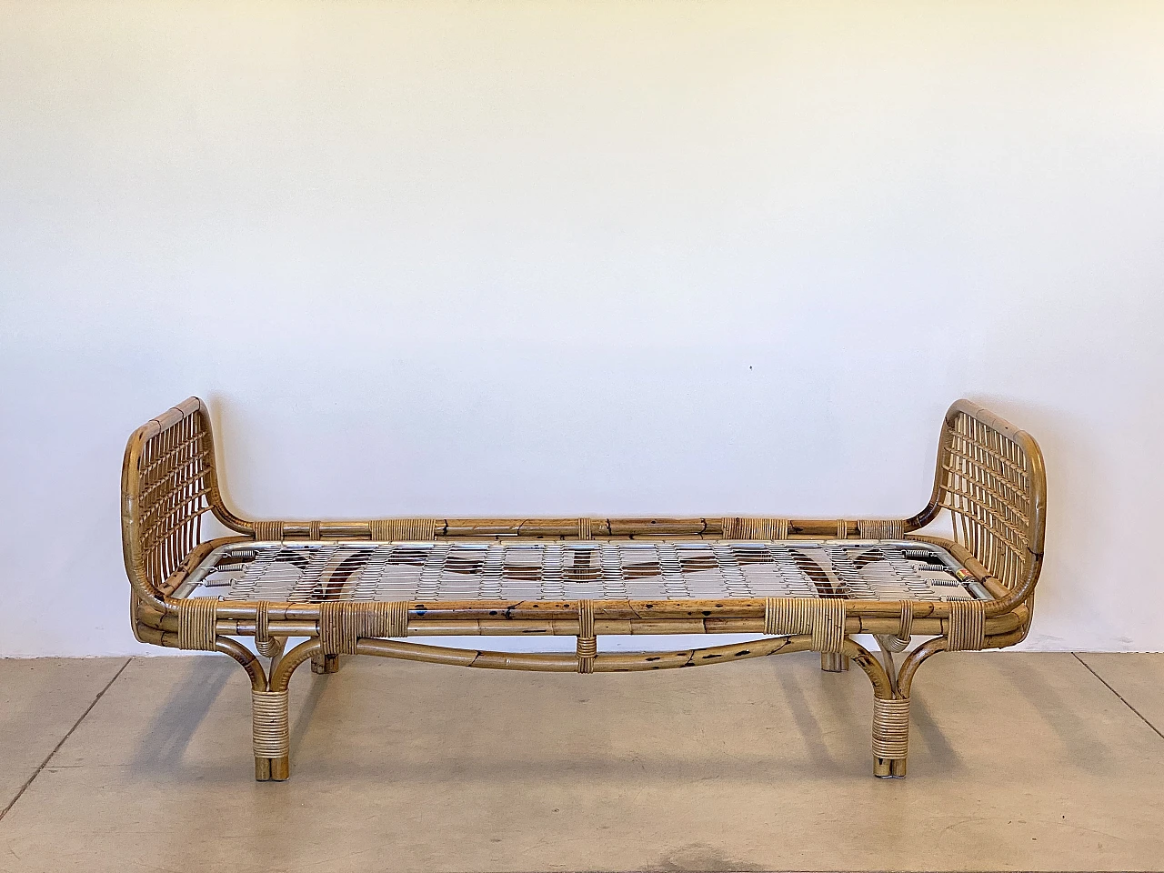 Pair of bamboo daybeds in the style of Tito Agnoli, 1970s 9