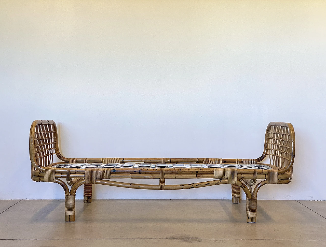 Pair of bamboo daybeds in the style of Tito Agnoli, 1970s 10