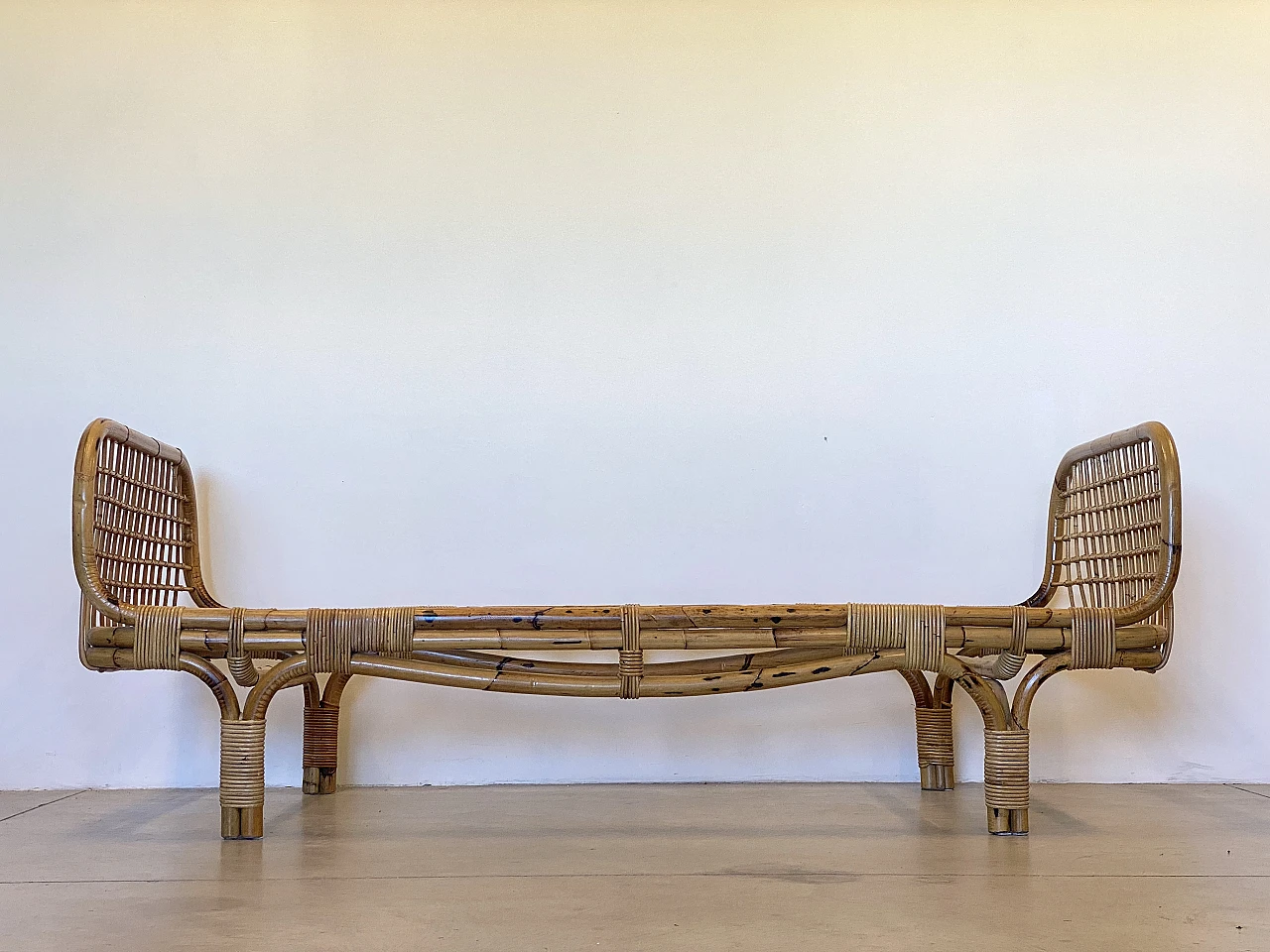 Pair of bamboo daybeds in the style of Tito Agnoli, 1970s 12