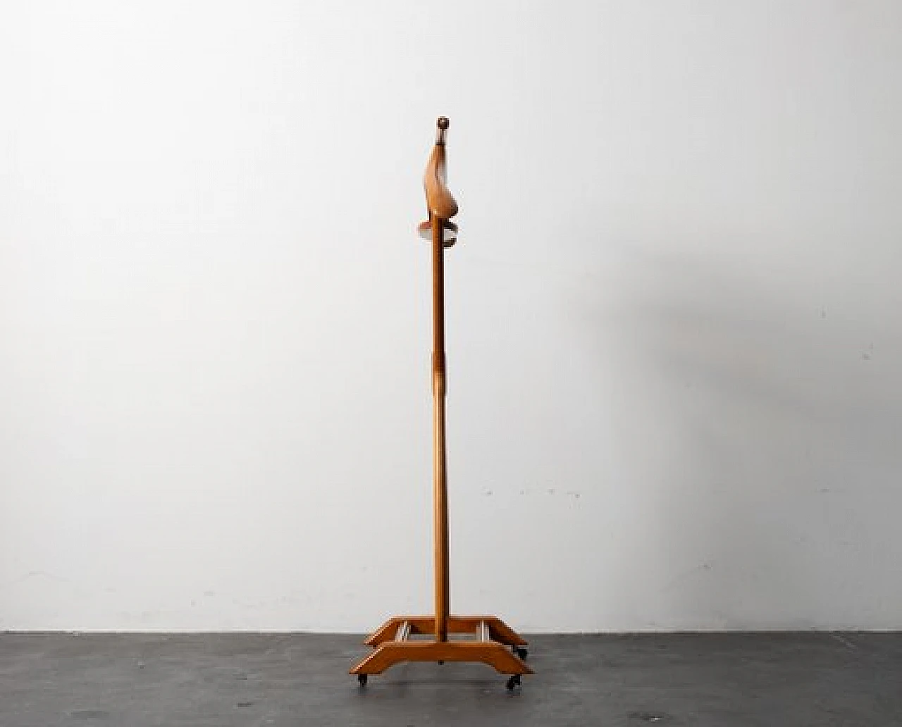 Beechwood valet stand by Ico Parisi for Fratelli Reguitti, 1950s 7