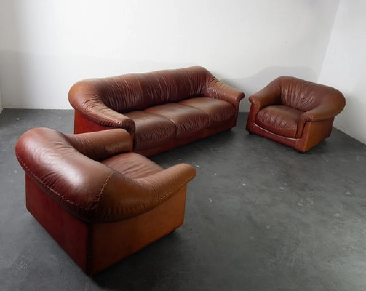 Leather sofa and pair of armchairs, 1970s 2