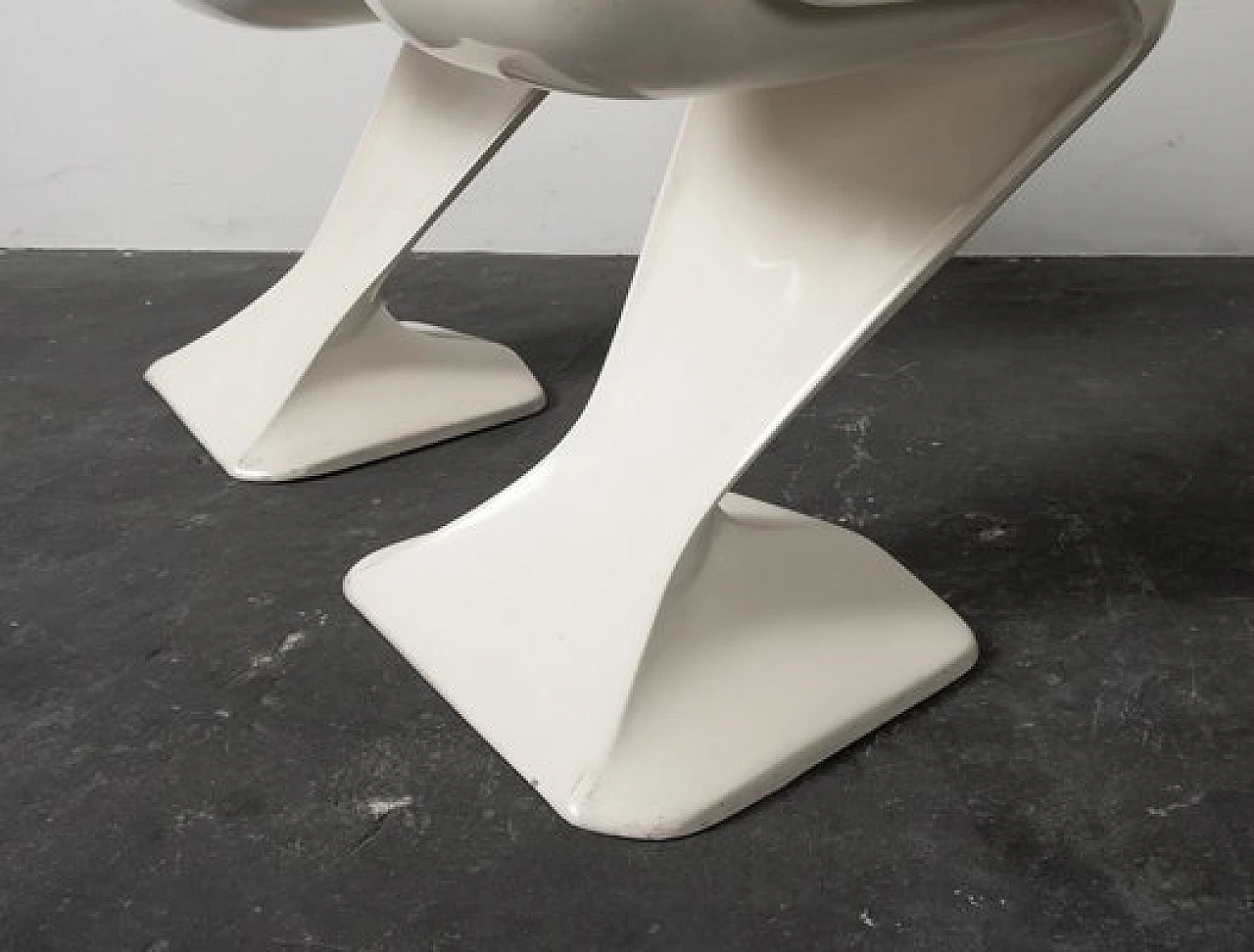 Pair of white fibreglass chairs, 1960s 6