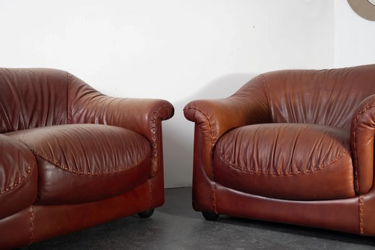 Leather sofa and pair of armchairs, 1970s 7