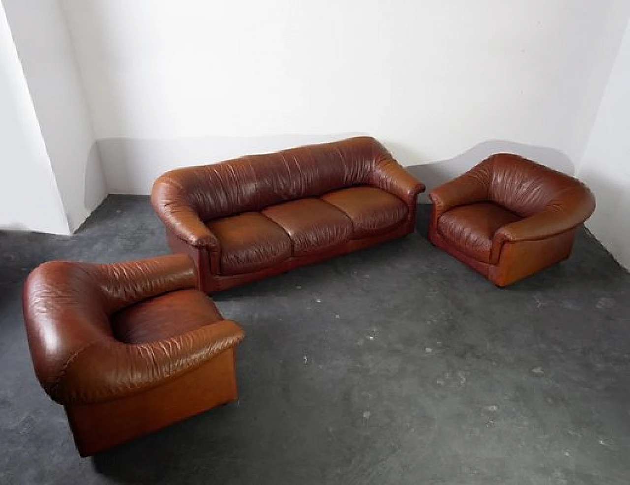 Leather sofa and pair of armchairs, 1970s 10