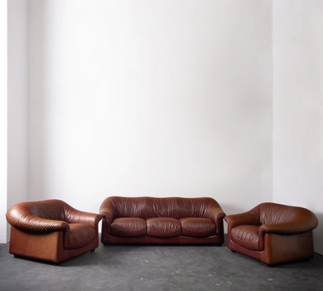 Leather sofa and pair of armchairs, 1970s 12