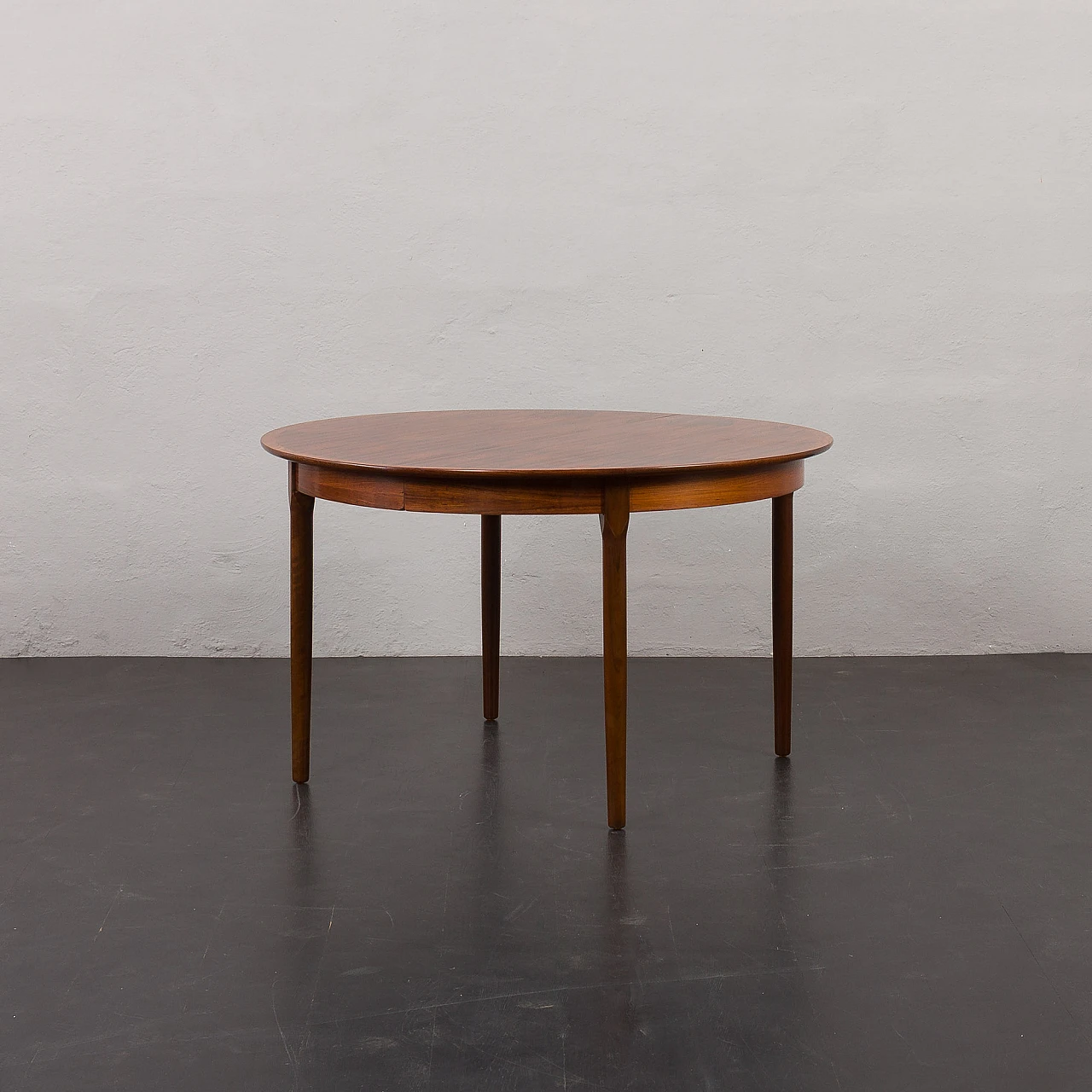 Danish round extendable rosewood veneered table, 1960s 1