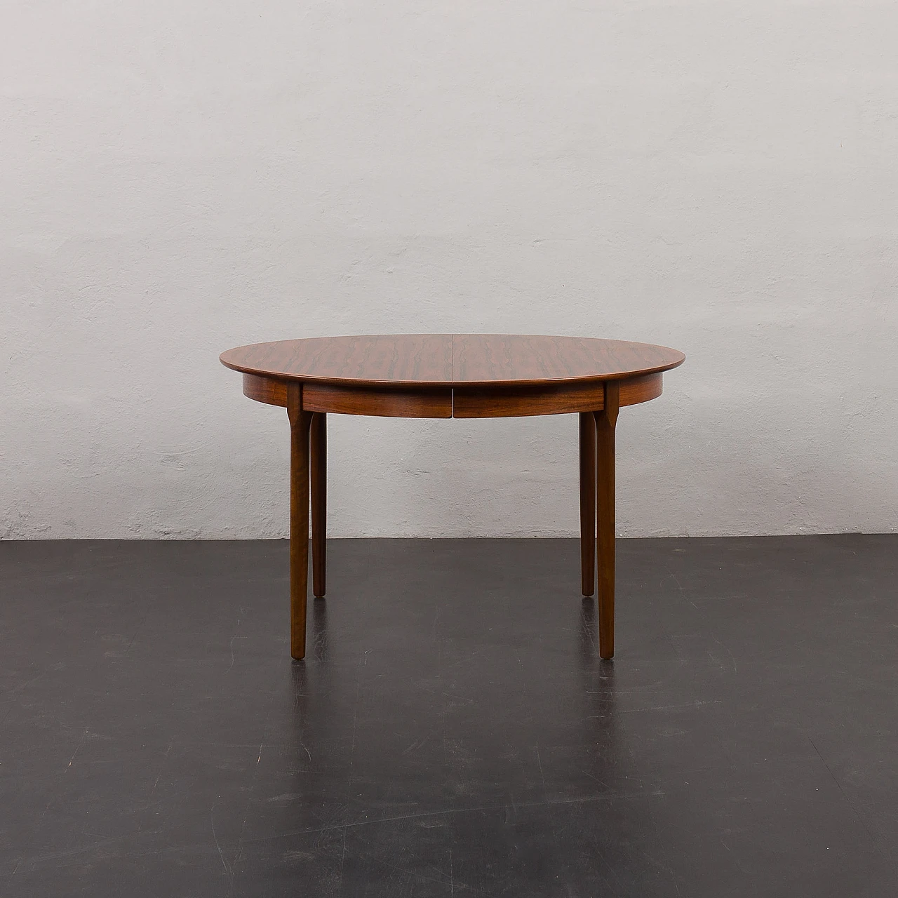 Danish round extendable rosewood veneered table, 1960s 4