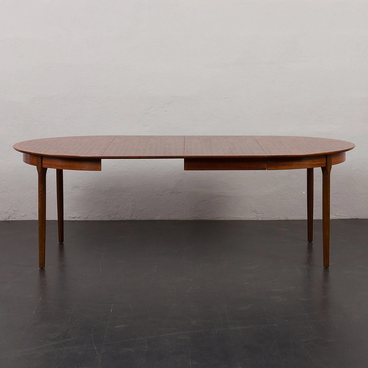 Danish round extendable rosewood veneered table, 1960s 6