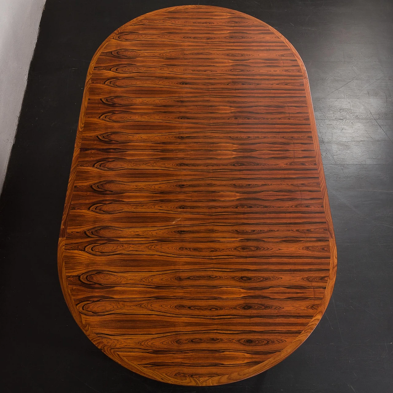 Danish round extendable rosewood veneered table, 1960s 7