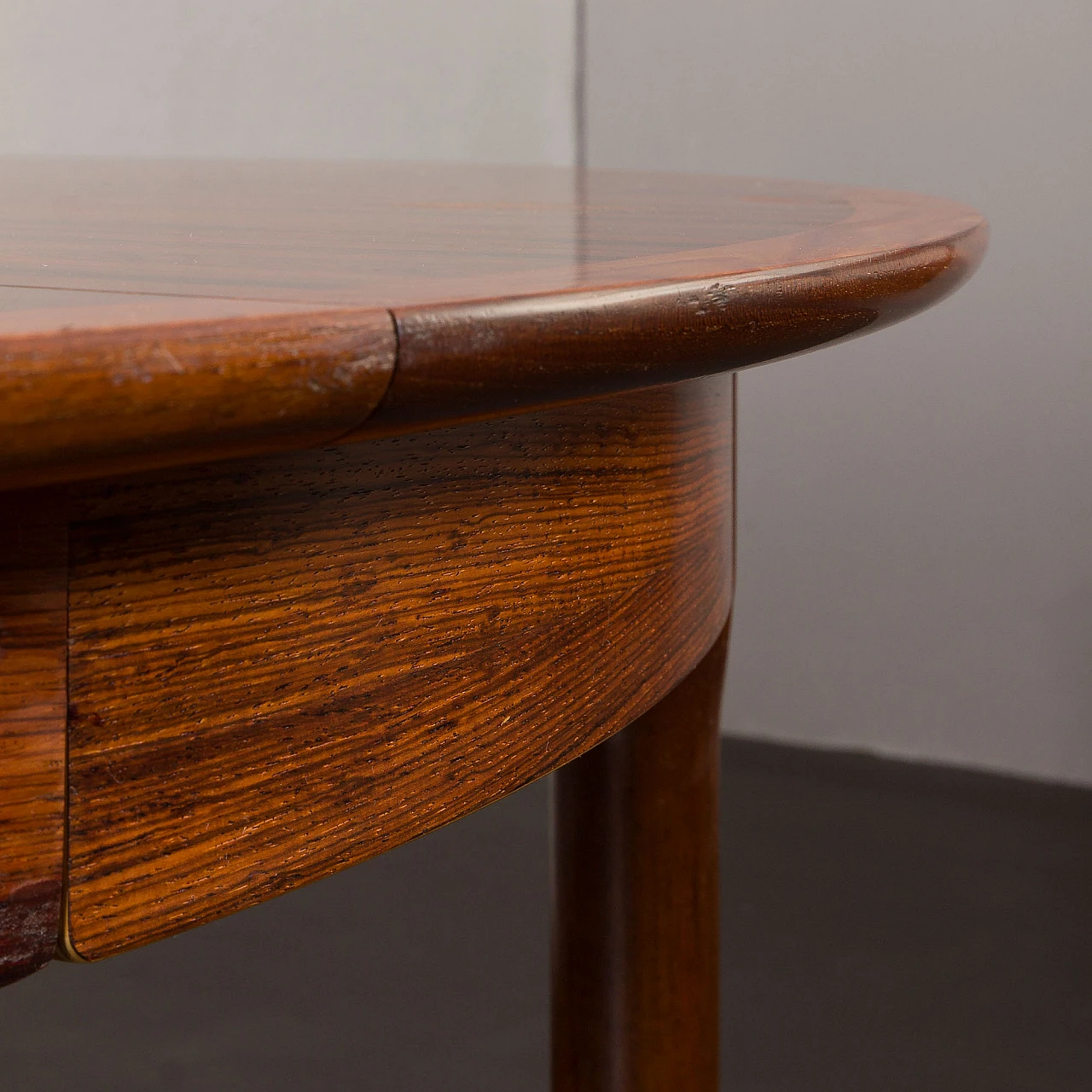 Danish round extendable rosewood veneered table, 1960s 9