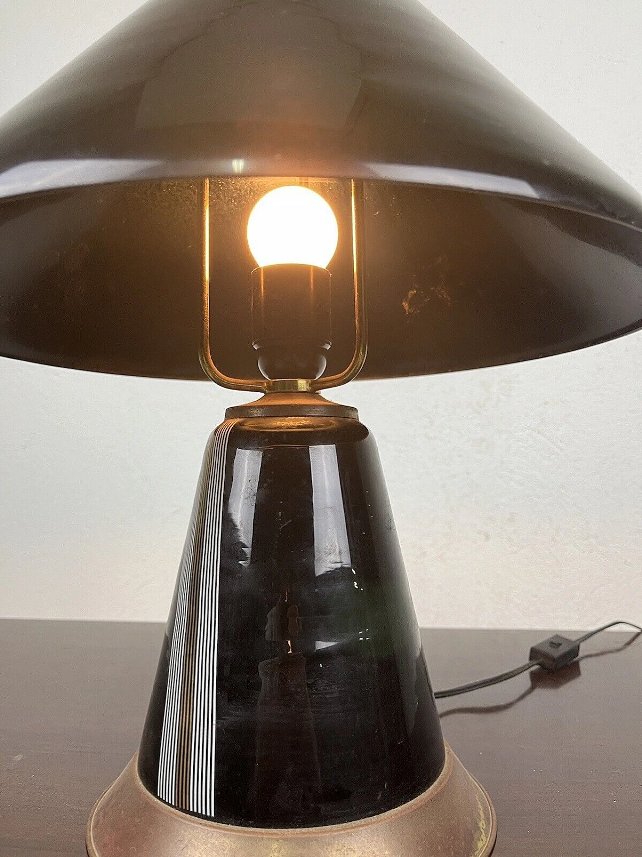 Black and gilded metal table lamp, 1960s 10