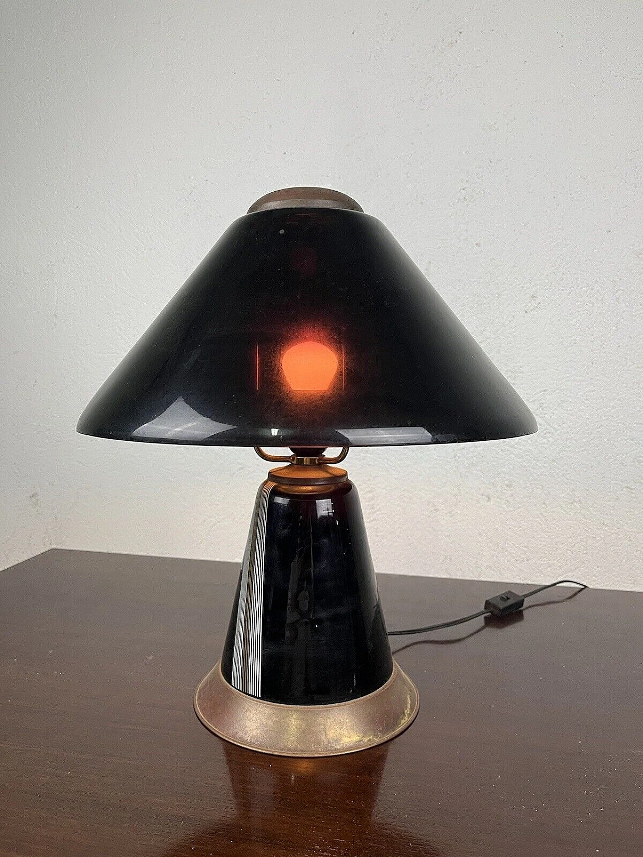 Black and gilded metal table lamp, 1960s 12