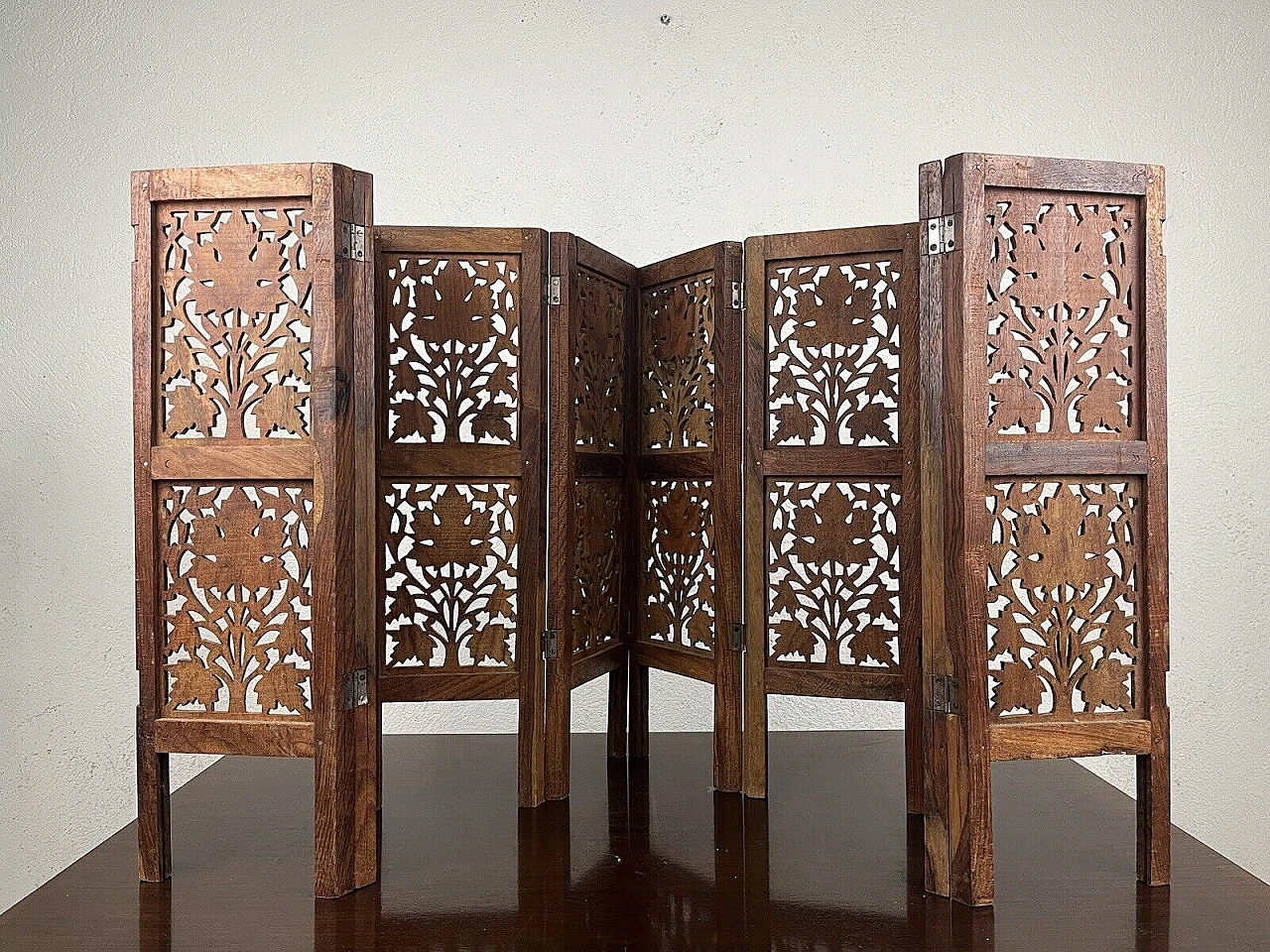 Carved wood Chinoiserie miniature screen, 1970s 1