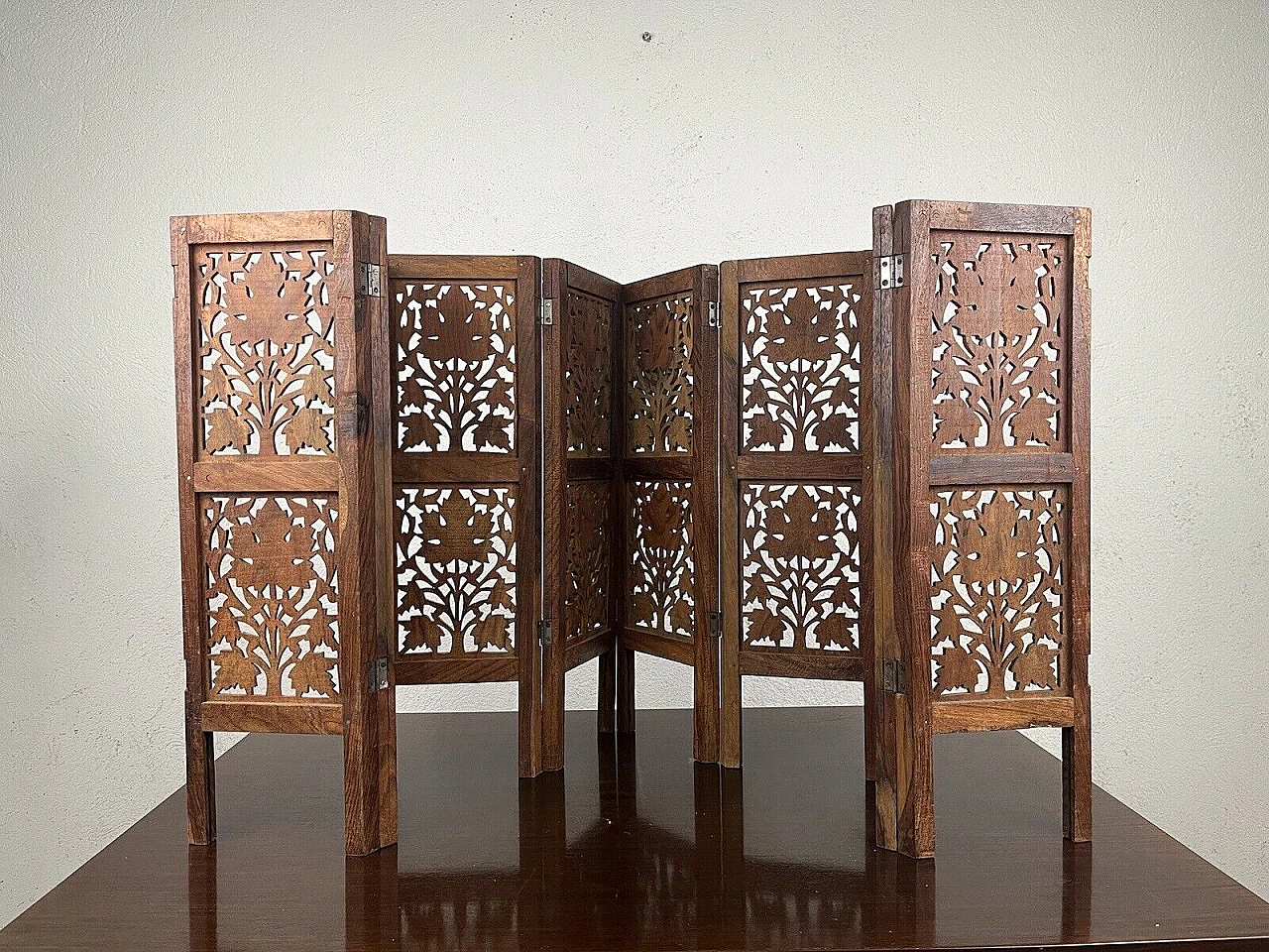 Carved wood Chinoiserie miniature screen, 1970s 4