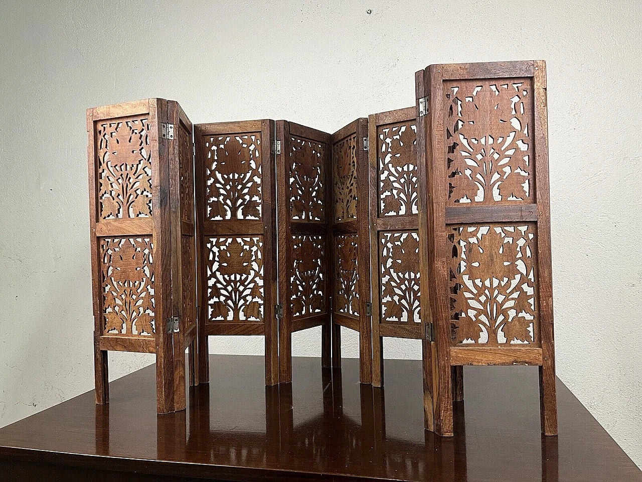 Carved wood Chinoiserie miniature screen, 1970s 5