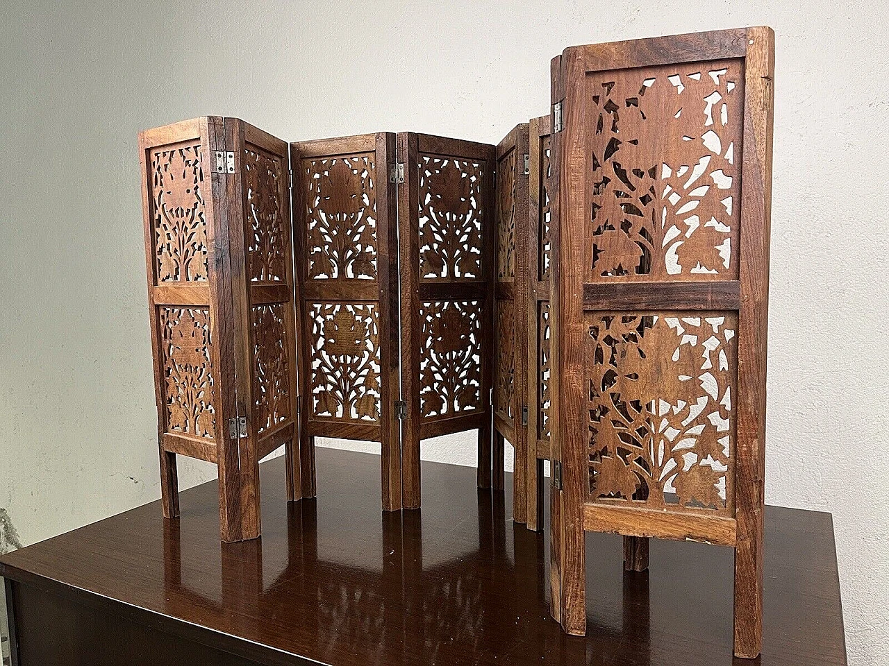 Carved wood Chinoiserie miniature screen, 1970s 16