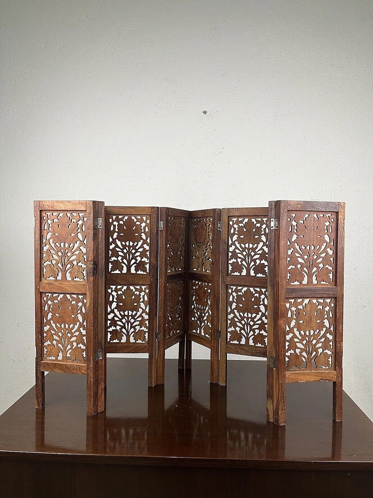 Carved wood Chinoiserie miniature screen, 1970s 18