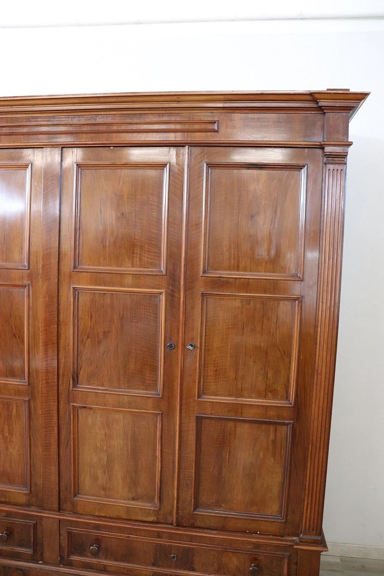 Four-door wardrobe in solid walnut, second half of the 19th century 5