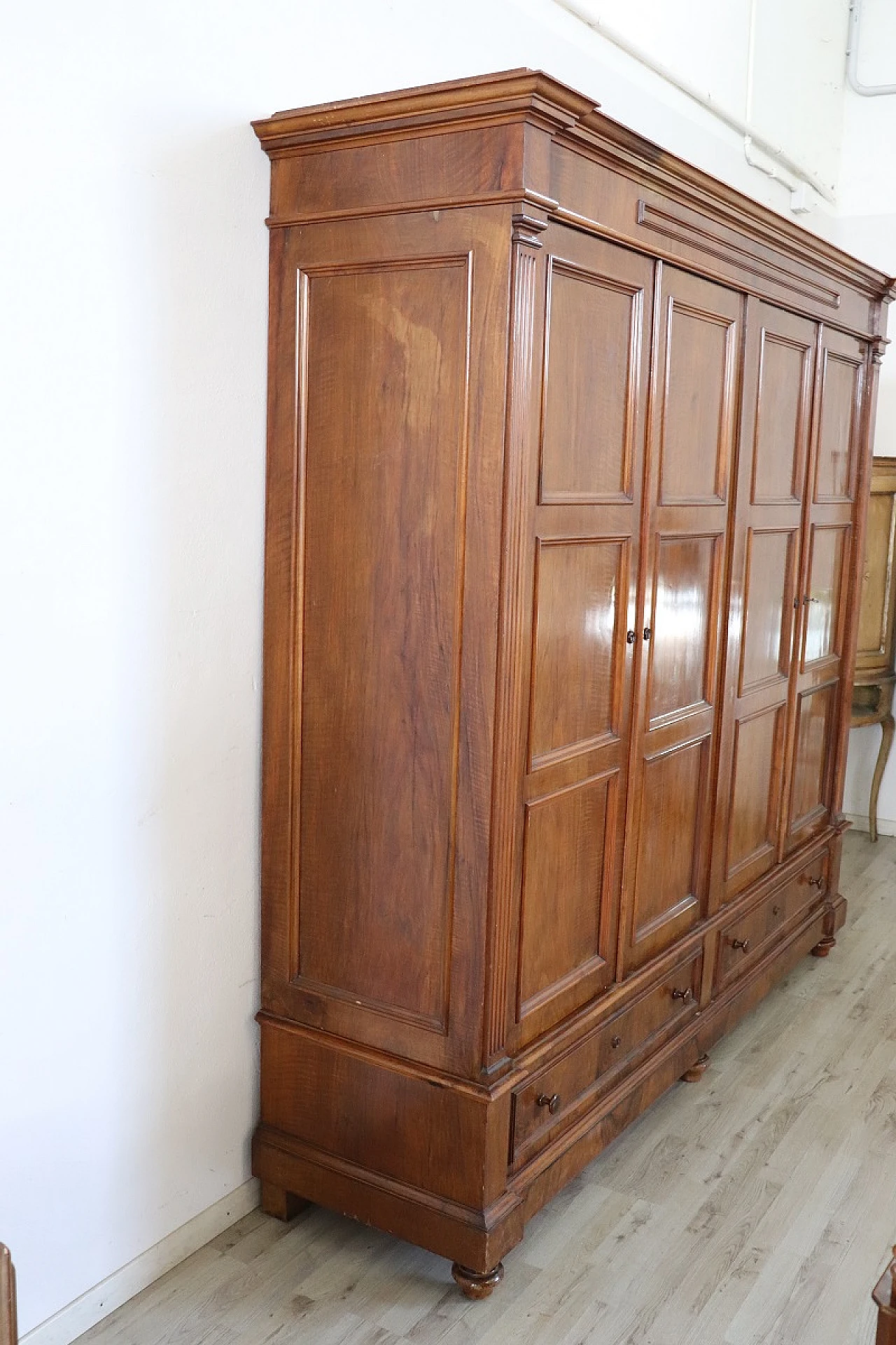 Four-door wardrobe in solid walnut, second half of the 19th century 6