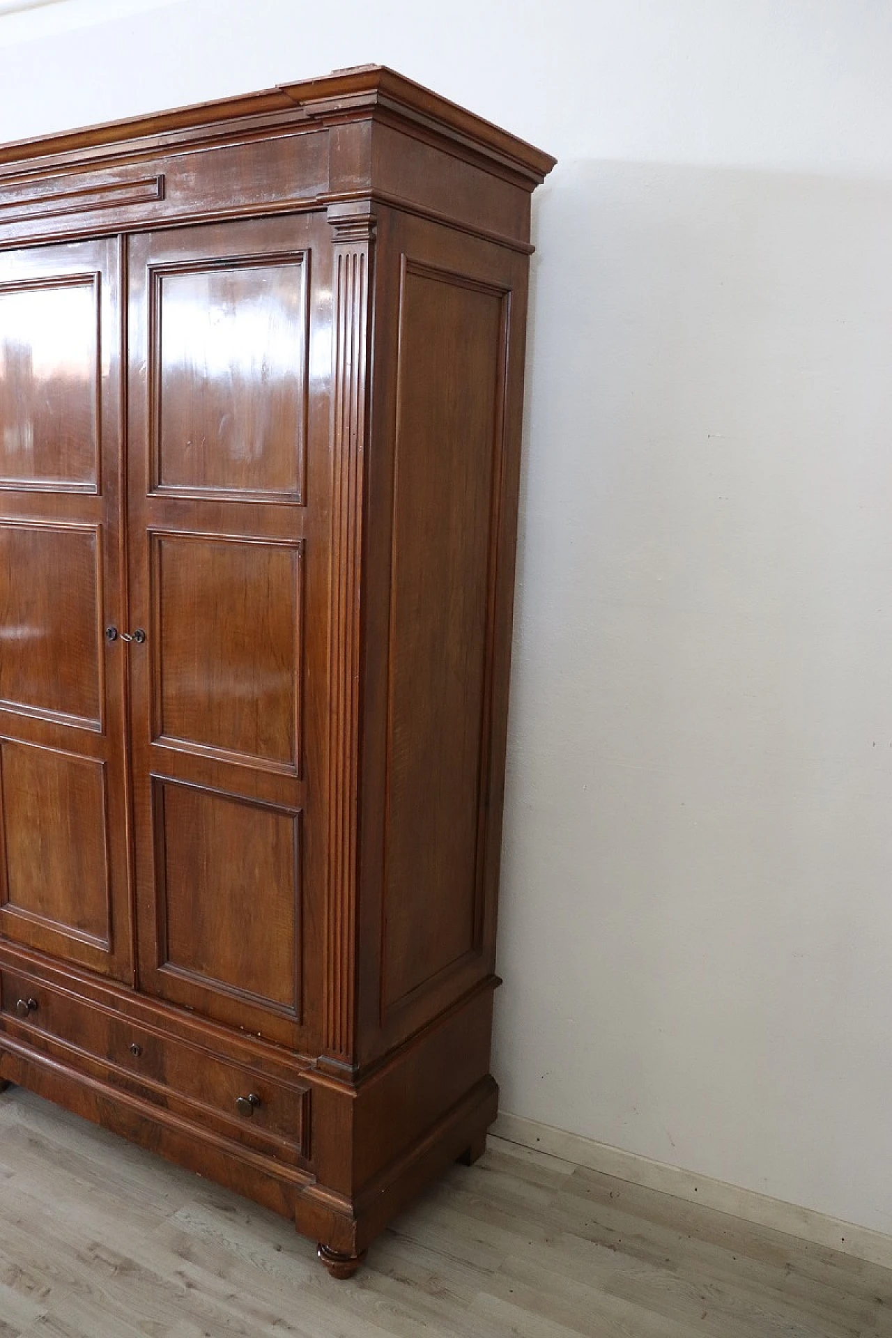 Four-door wardrobe in solid walnut, second half of the 19th century 7