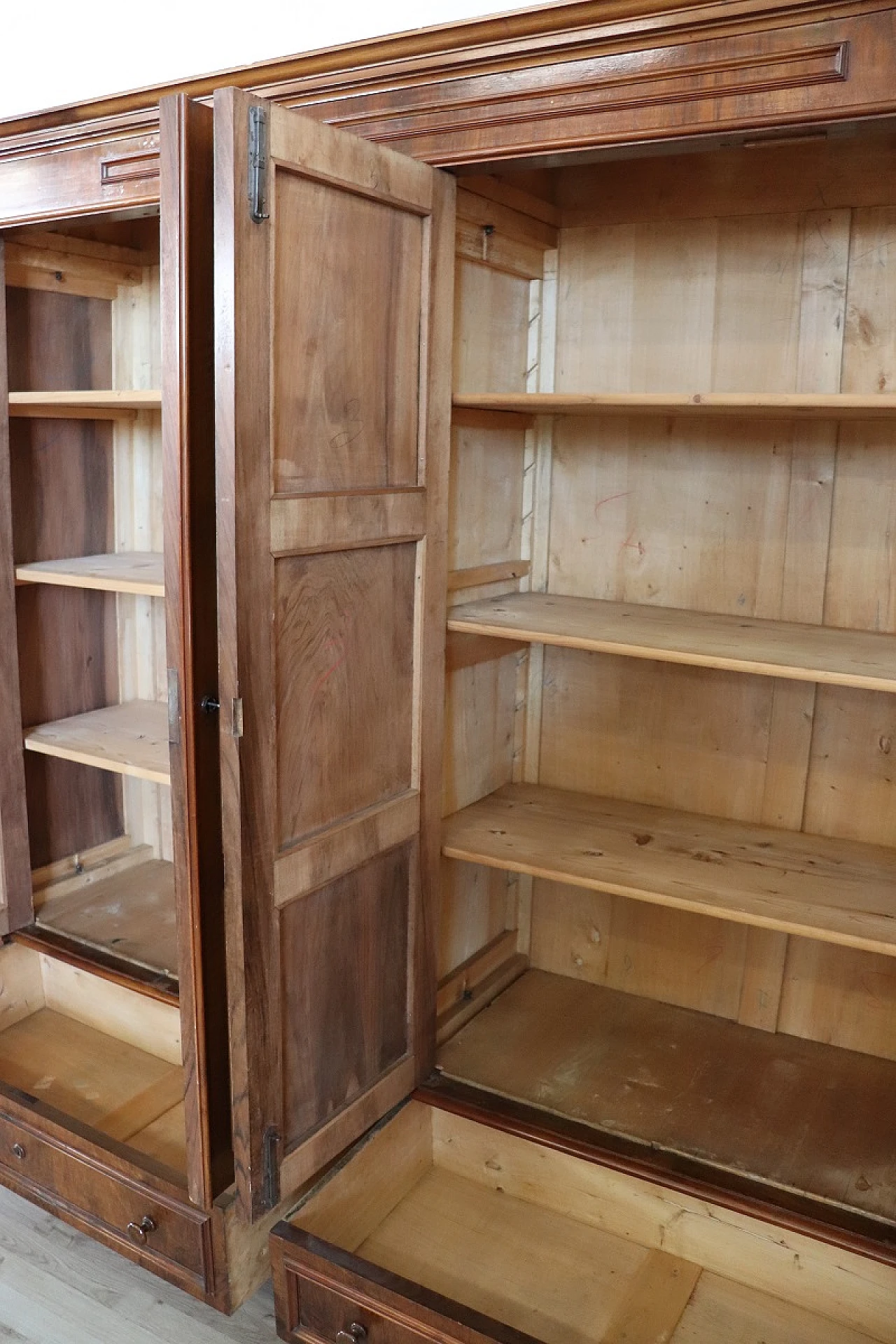 Four-door wardrobe in solid walnut, second half of the 19th century 12