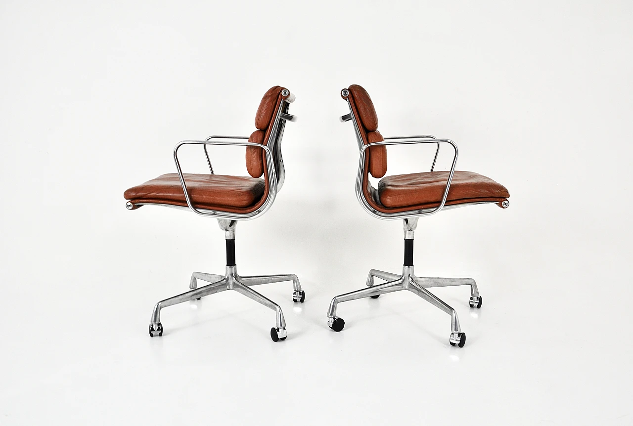 Pair of chairs by Charles & Ray Eames for Herman Miller, 1970s 6