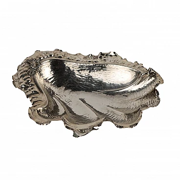 Embossed silver shell-shaped chocolates holder on three feet