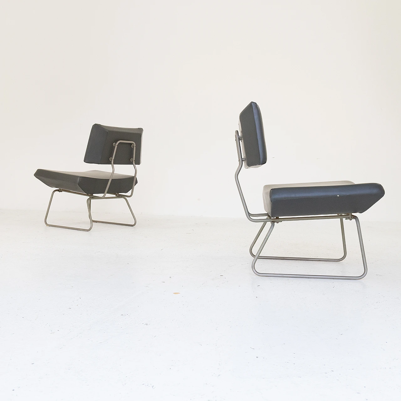 Pair of armchairs by George Coslin for 3V, 1950s 5