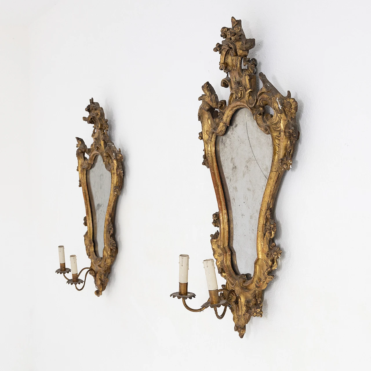 Pair of gilded wood mirrors with lights, 18th century 3