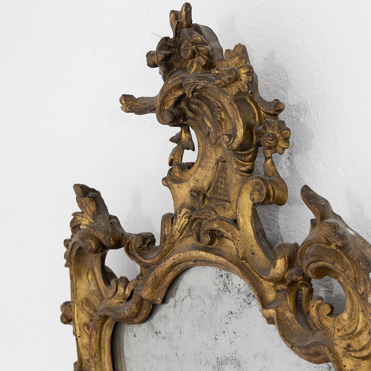 Pair of gilded wood mirrors with lights, 18th century 6