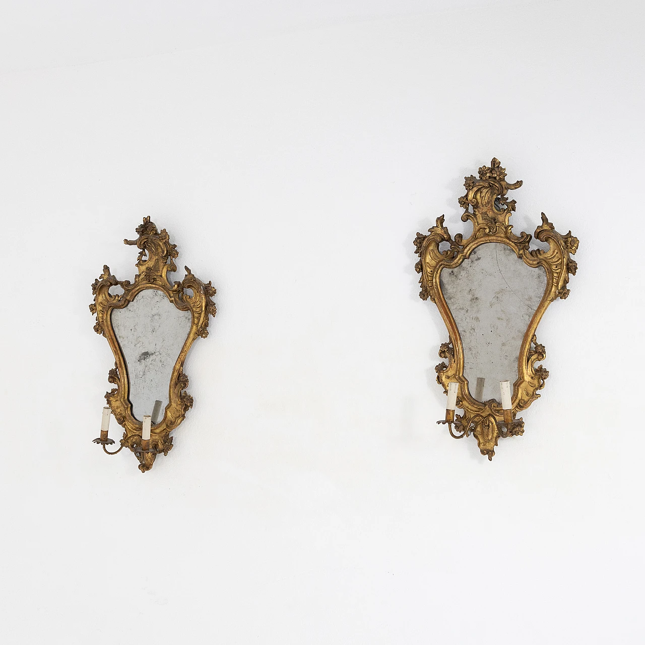 Pair of gilded wood mirrors with lights, 18th century 8