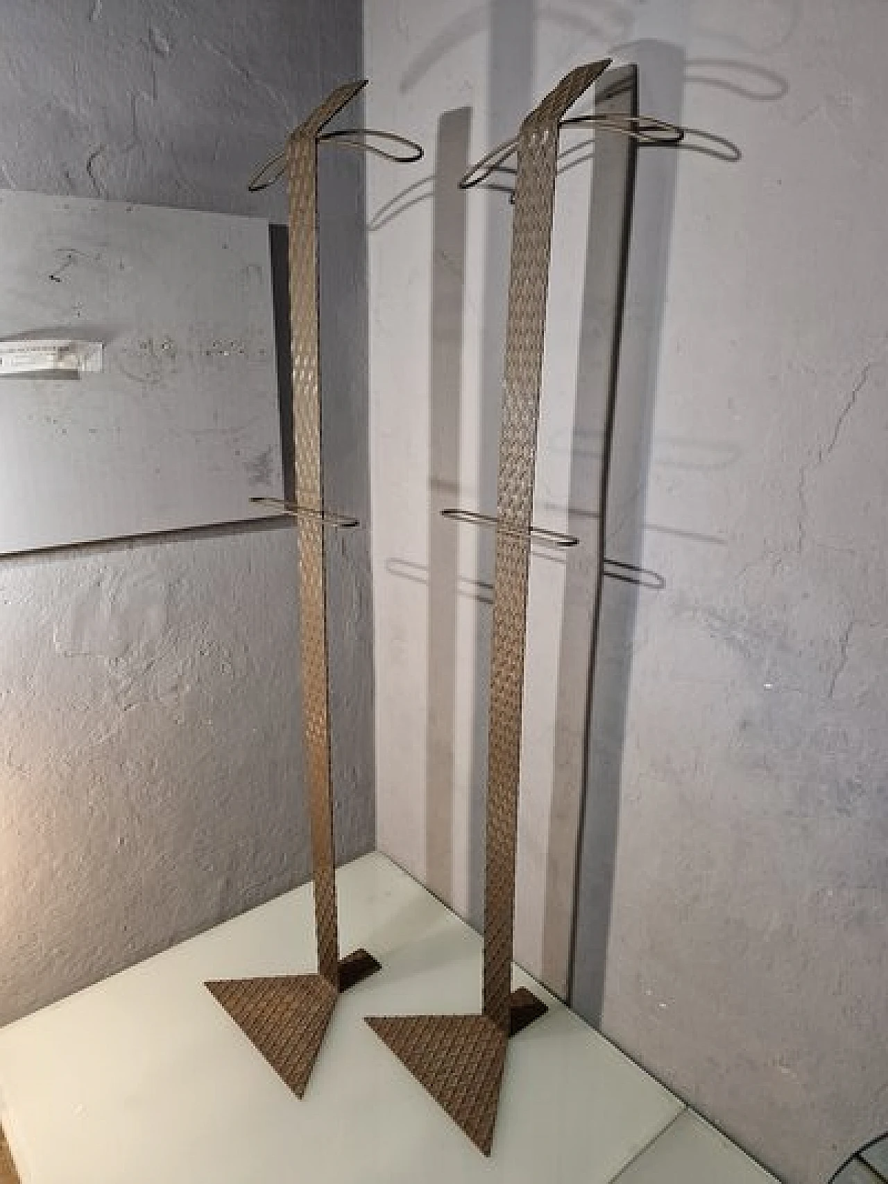 Brutalist iron valet stand by Zeus, 1980s 4