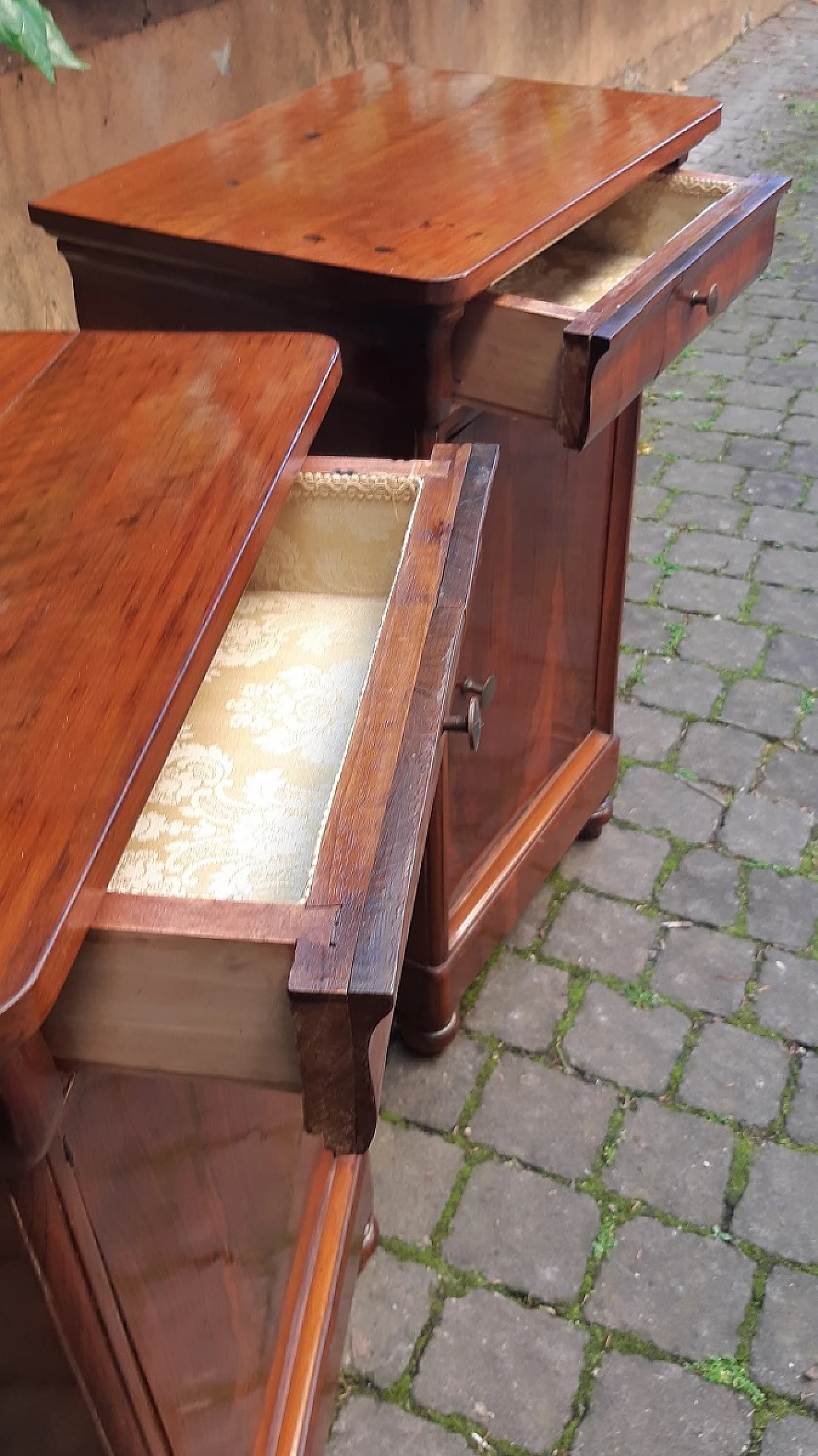 Pair of Louis Philippe Capuchin walnut bedside tables, 19th century 6