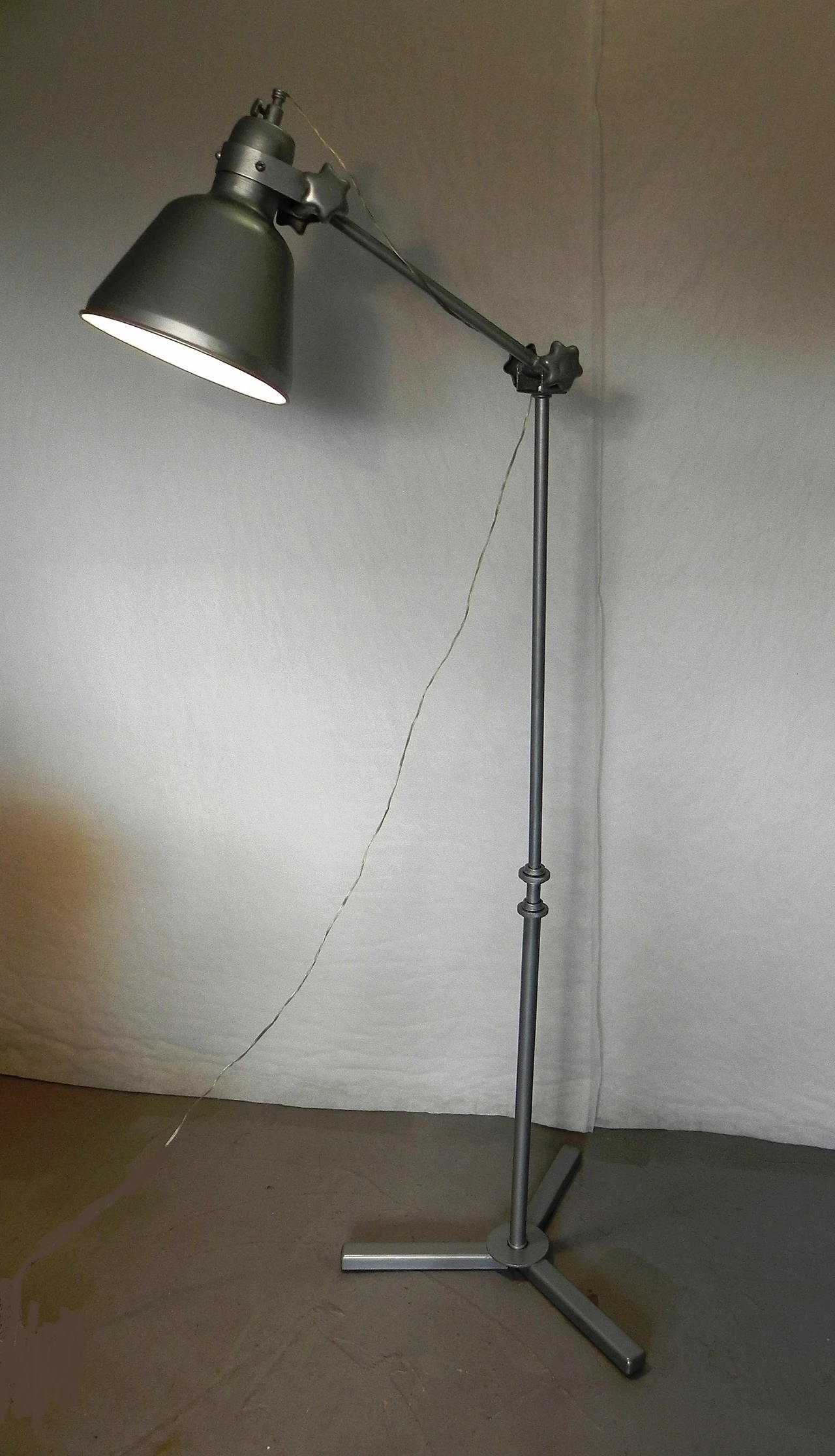 Industrial-style swivel-arm floor lamp, 1960s 1