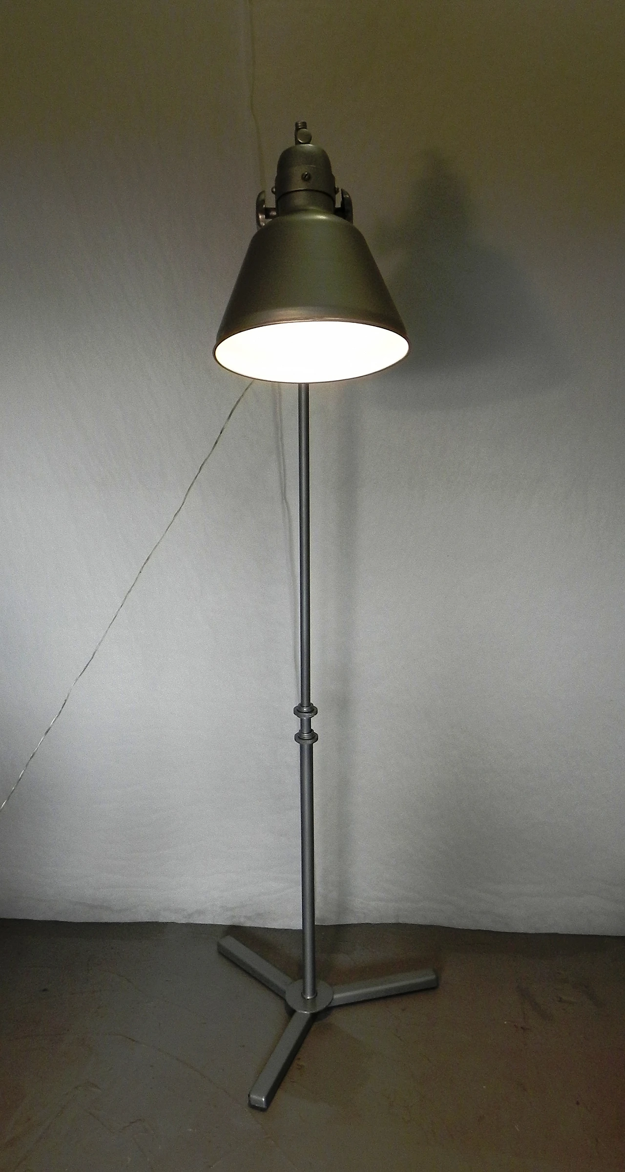 Industrial-style swivel-arm floor lamp, 1960s 4