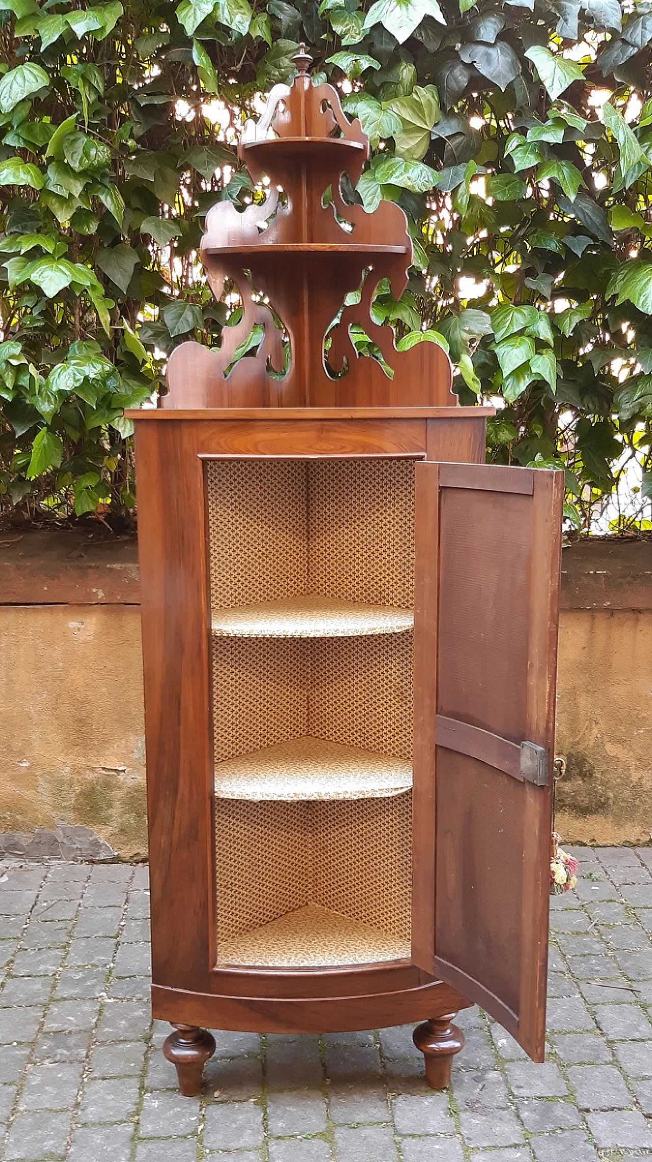 Emilian rounded walnut and cherry wood corner cabinet, 19th century 6